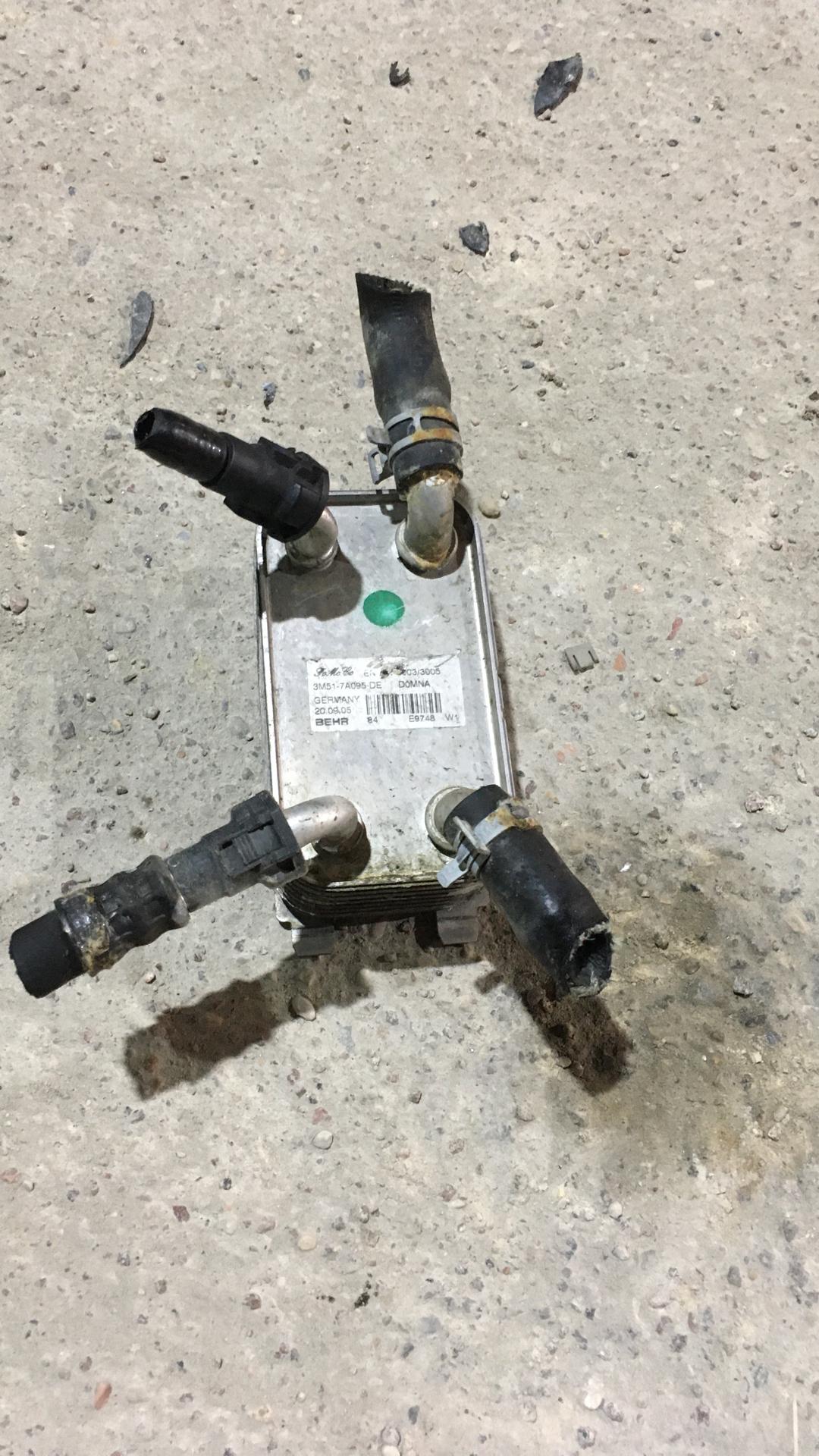 теплообменник масляного фильтра Volvo V50 1 поколение 2006, 2.4 л., B 5244 S4, бензин, АКПП, серебристый, универсал, передний привод, правый руль - фото №1