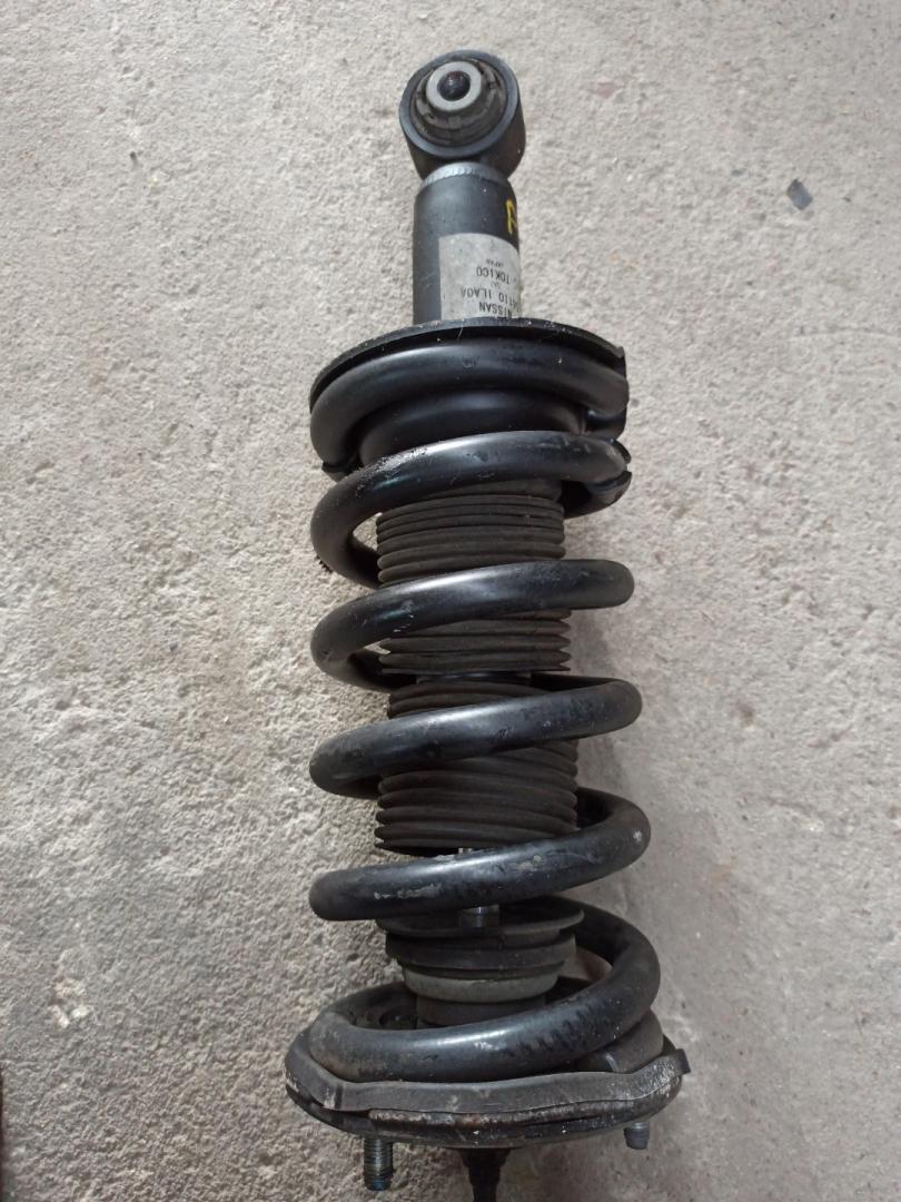 амортизатор передний правый Infiniti QX80 1 поколение Z62 2014, 5.6 л., VK56DE, бензин, АКПП, белый, внедорожник 5 дв., задний привод - фото №1