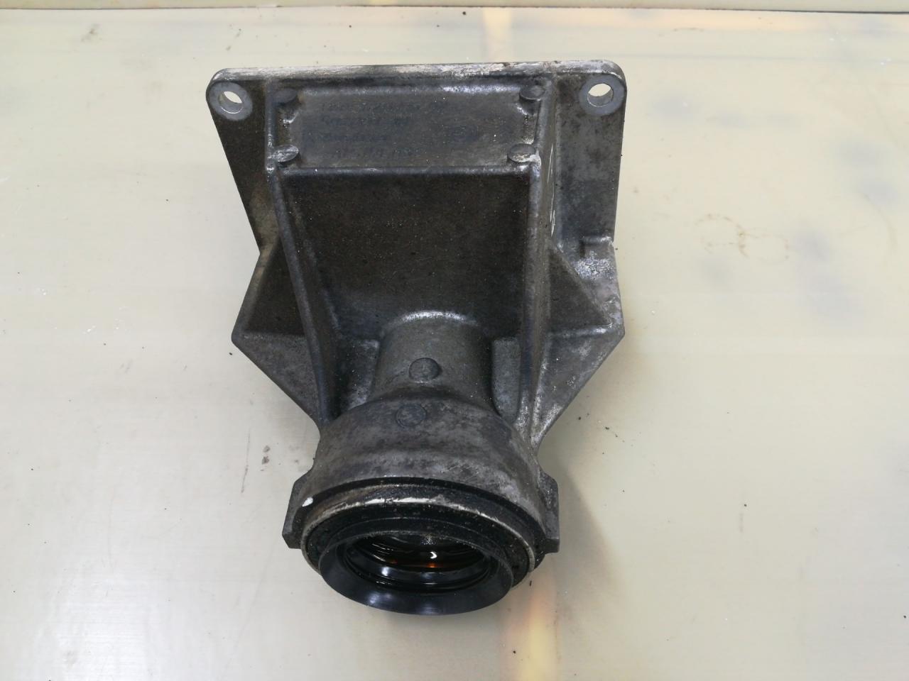 кронштейн полуоси BMW 3 серия F30/F31/F34 F30 2013, 2.0 л., N20 B20 A, бензин, АКПП, черный, седан, полный привод, 59280110 - фото №1
