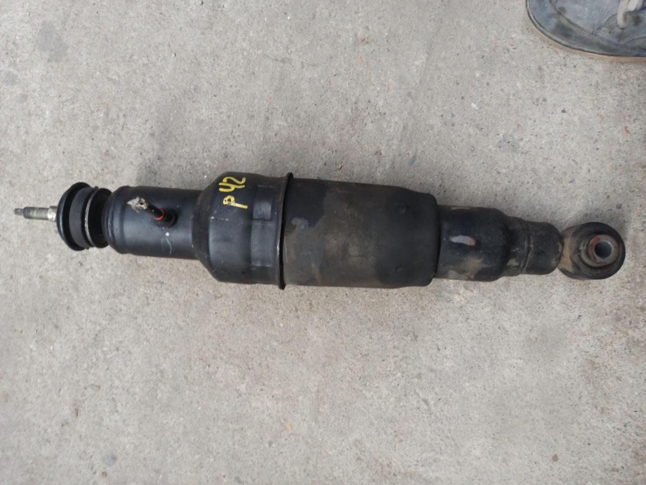 амортизатор задний Infiniti QX80 1 поколение Z62 2014, 5.6 л., VK56DE, бензин, АКПП, белый, внедорожник 5 дв., задний привод - фото №1