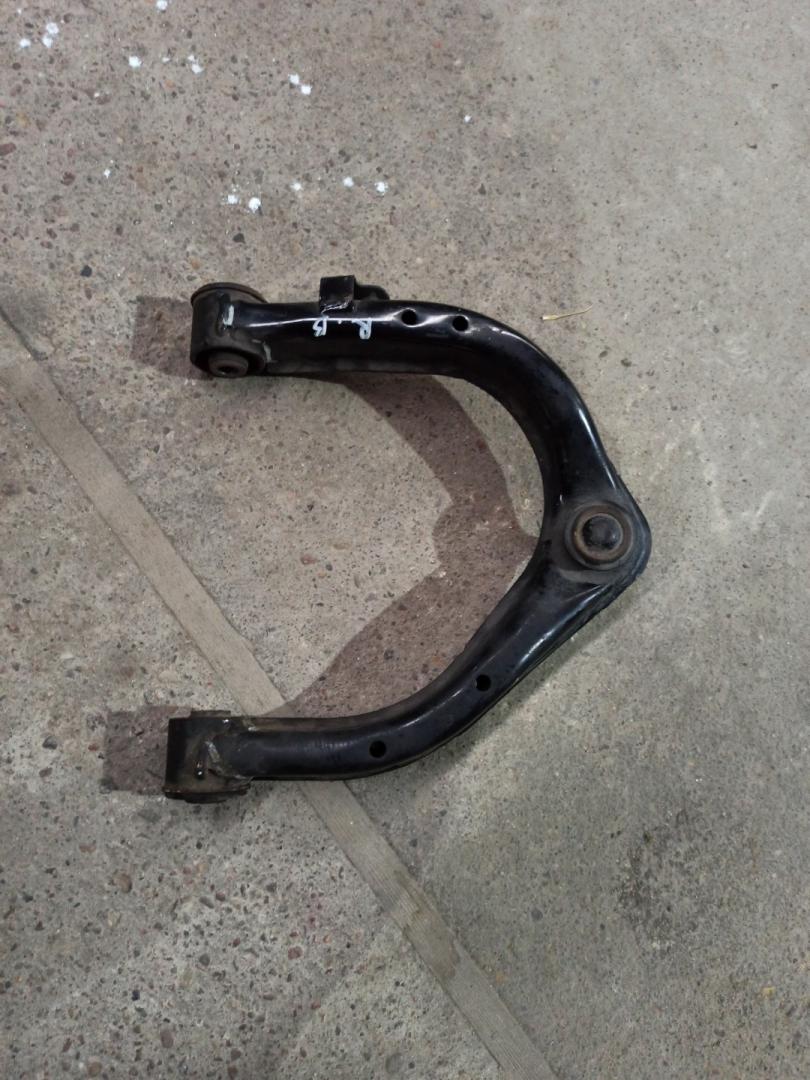 рычаг передний правый Infiniti QX80 1 поколение Z62 2014, 5.6 л., VK56DE, бензин, АКПП, белый, внедорожник 5 дв., задний привод - фото №1