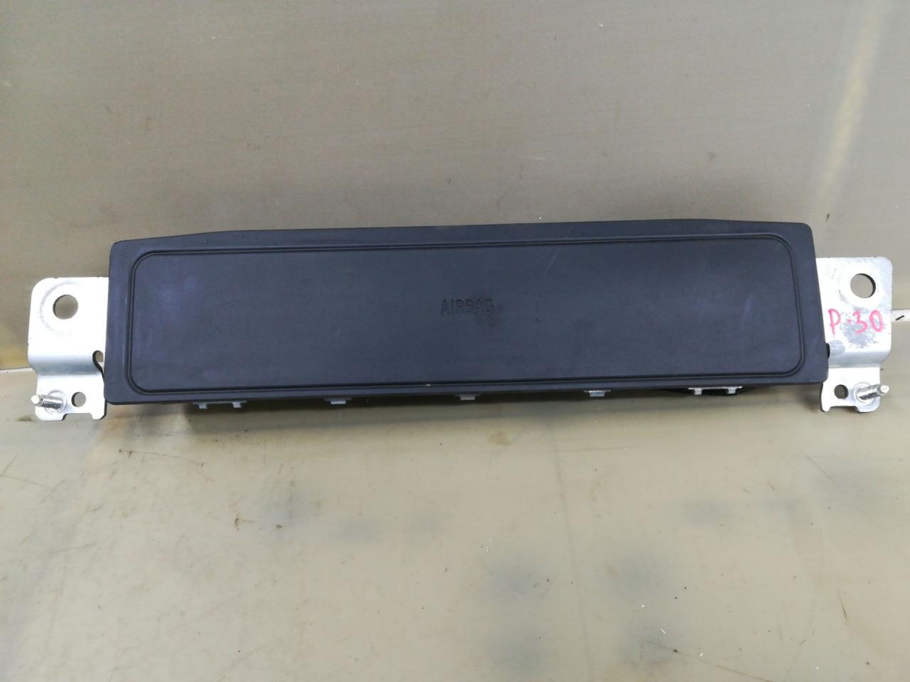 подушка безопасности коленная BMW 3 серия F30/F31/F34 F30 2013, 2.0 л., N20 B20 A, бензин, АКПП, черный, седан, полный привод, 1020135 - фото №1
