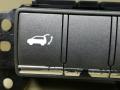 кнопка открытия багажника Infiniti QX80 1 поколение Z62 2014, 5.6 л., VK56DE, бензин, АКПП, белый, внедорожник 5 дв., задний привод - фото №5