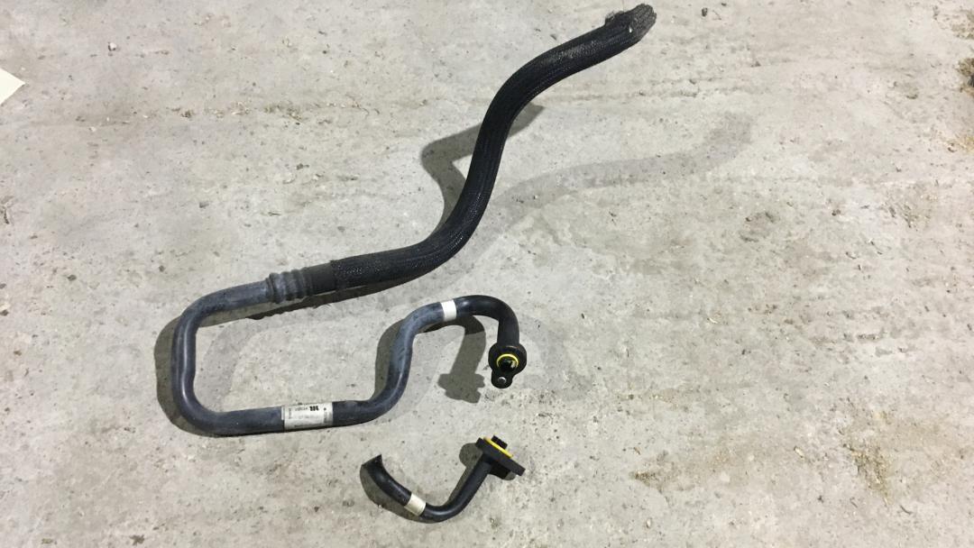 трубка кондиционера Volvo V50 1 поколение 2006, 2.4 л., B 5244 S4, бензин, АКПП, серебристый, универсал, передний привод, правый руль - фото №1