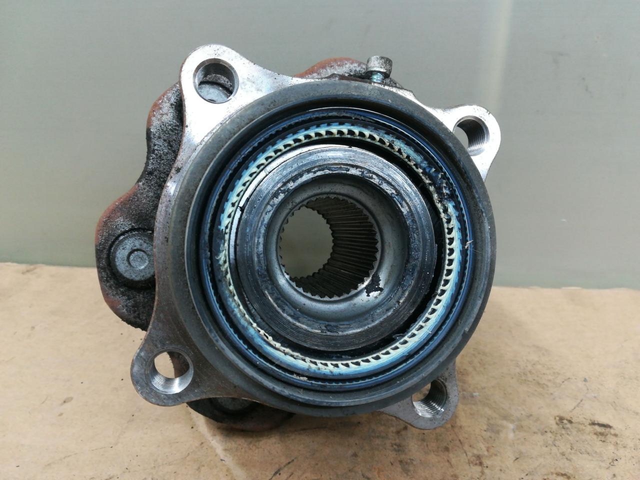 ступица задняя Infiniti QX80 1 поколение Z62 2014, 5.6 л., VK56DE, бензин, АКПП, белый, внедорожник 5 дв., задний привод - фото №1