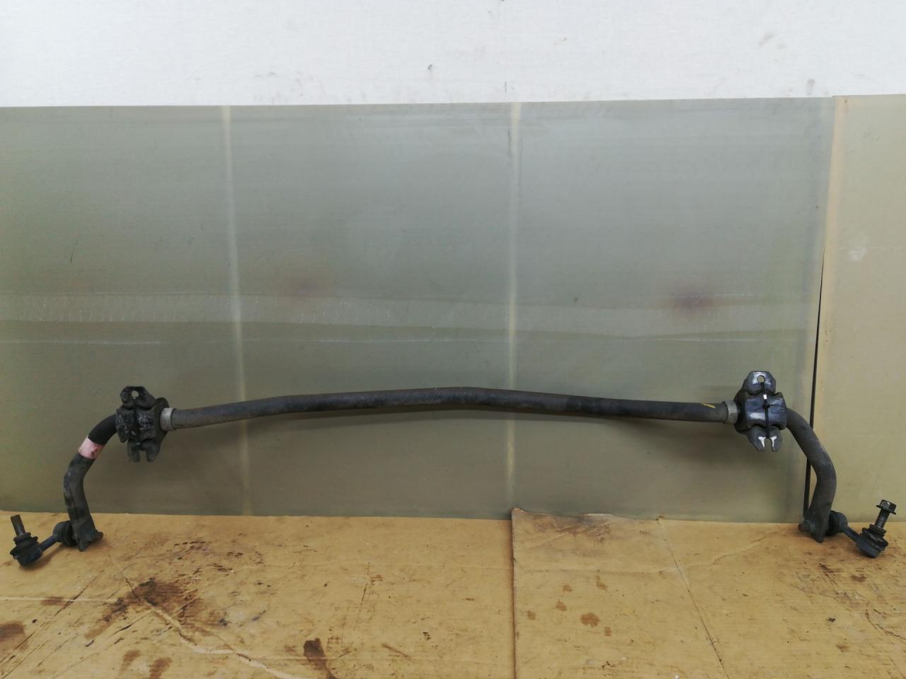 стабилизатор подвески задний Infiniti QX80 1 поколение Z62 2014, 5.6 л., VK56DE, бензин, АКПП, белый, внедорожник 5 дв., задний привод - фото №1