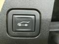кнопка открытия багажника Buick Envision 1 поколение [рестайлинг] 2019, 2.5 л., бензин, АКПП, черный, внедорожник 5 дв., полный привод - фото №2