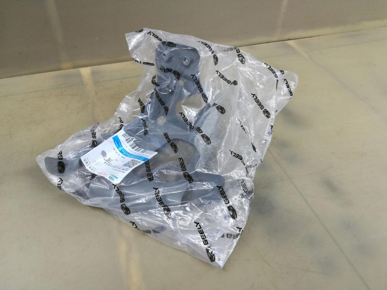 крепление ( кронштейн ) крыла Geely Atlas 1 поколение 2021, 5027048100C15 - фото №1