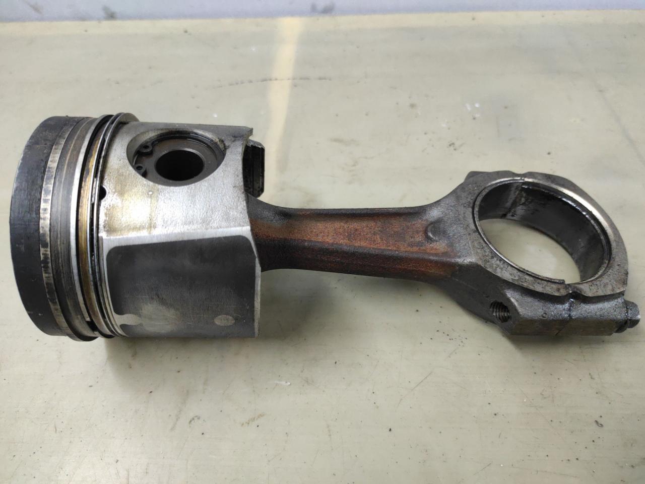 поршень Rover 600 Series 1 поколение 1996, 2.0 л., дизель - фото №1