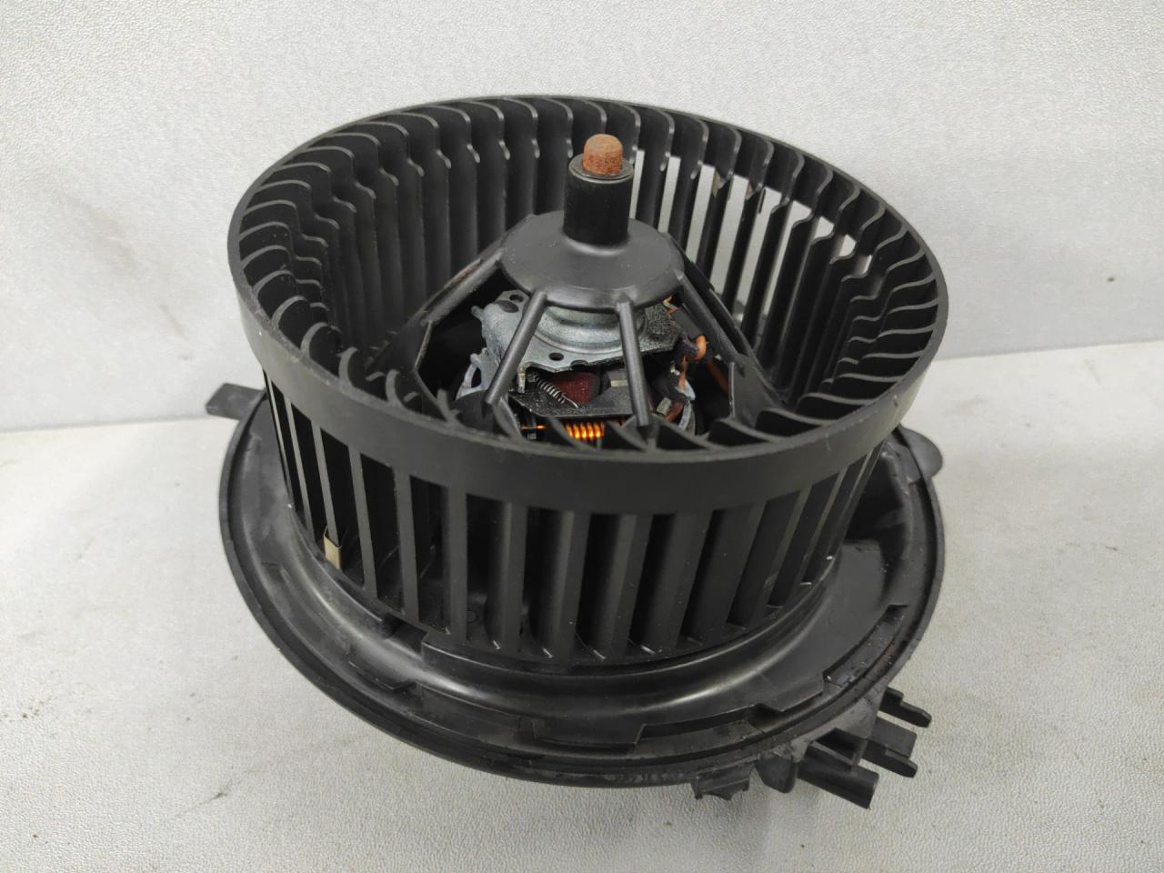 моторчик печки Volkswagen Jetta 7 поколение 2019, 1.4 л., бензин, АКПП, серый, седан, передний привод, 5Q0907521C, T1018594R - фото №1