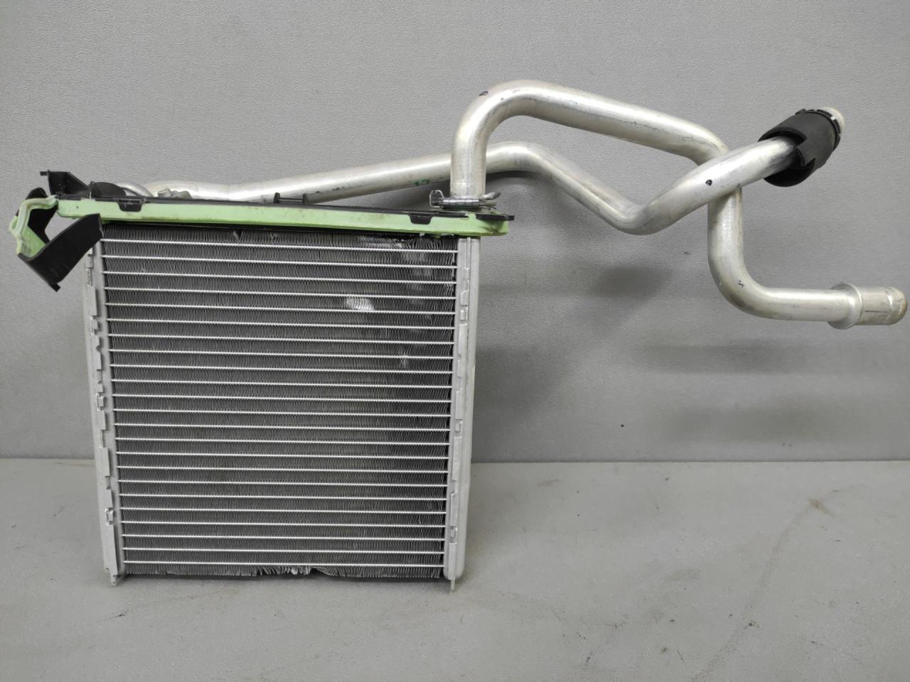 радиатор отопителя (печки) Volkswagen Jetta 7 поколение 2019, 1.4 л., бензин, АКПП, серый, седан, передний привод, 23T0A171 - фото №1