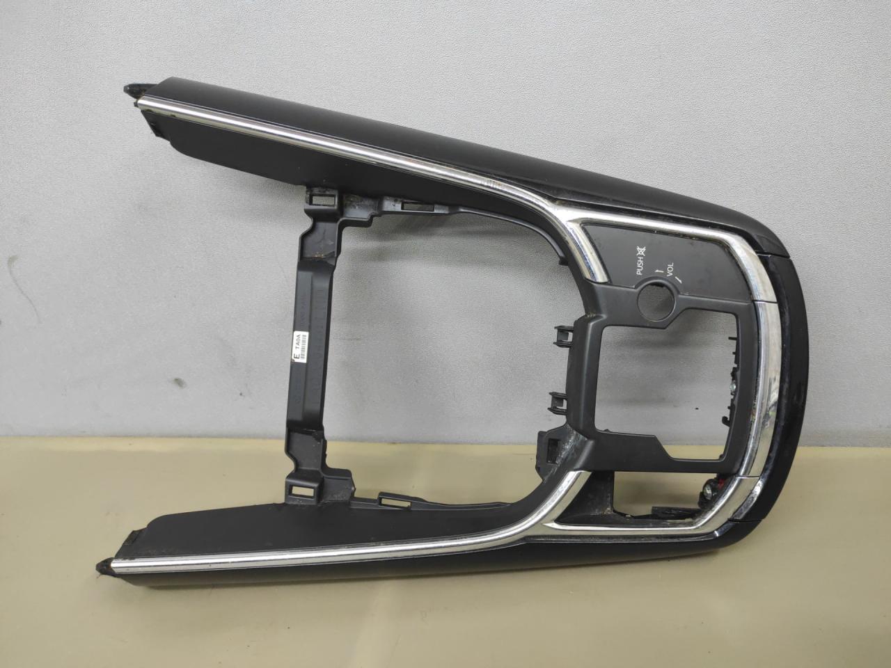 рамка обрамление кулисы Mazda CX-9 2 поколение TC 2020, 2.5 л., PY-VPS, бензин, АКПП, внедорожник 5 дв., полный привод, TK4864357, TA0A64431LHD - фото №1