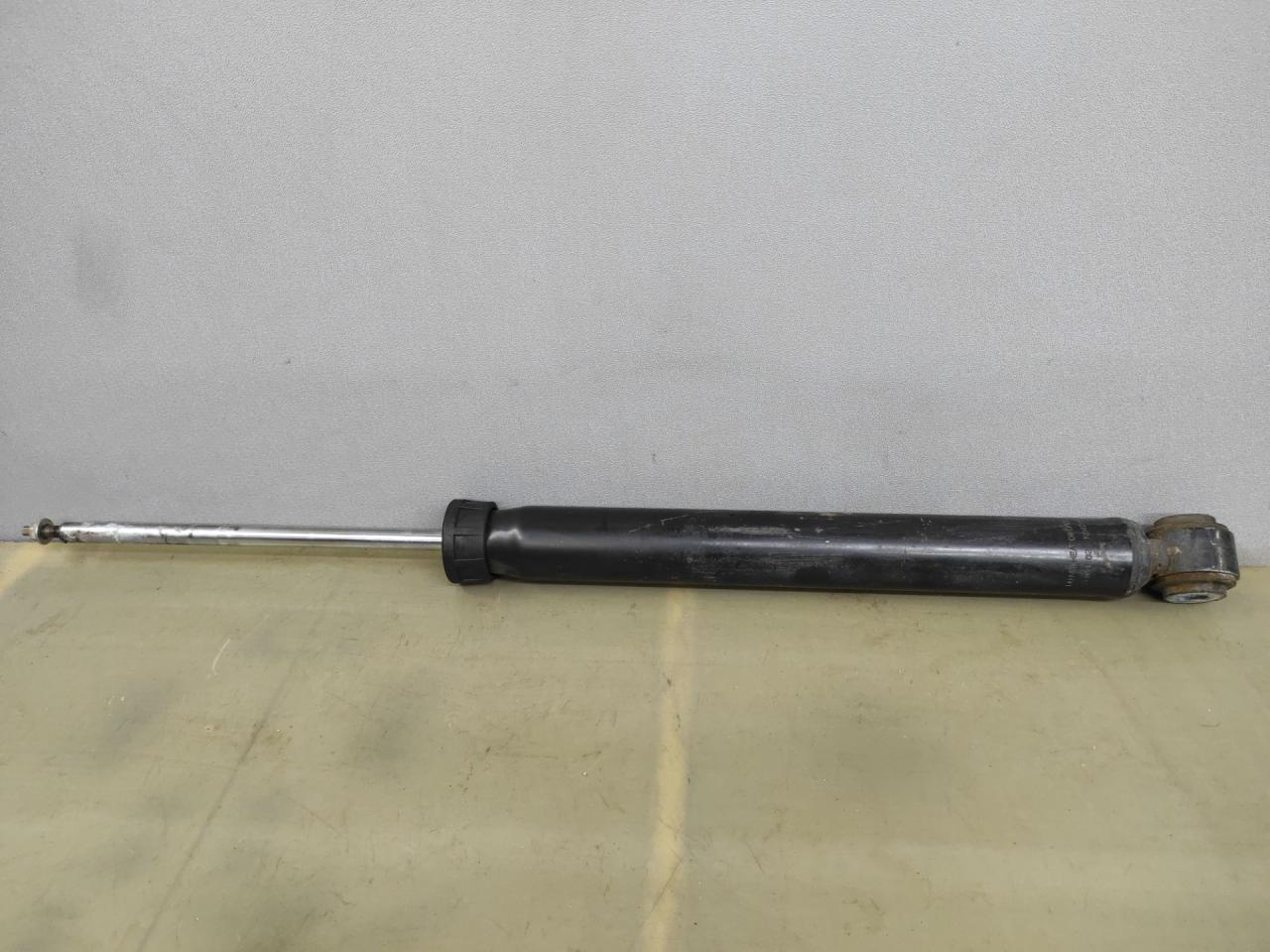 амортизатор задний правый Mazda CX-9 2 поколение TC 2017, 2.5 л., PY-VPS, бензин, АКПП, серый, передний привод, E3161102 - фото №1