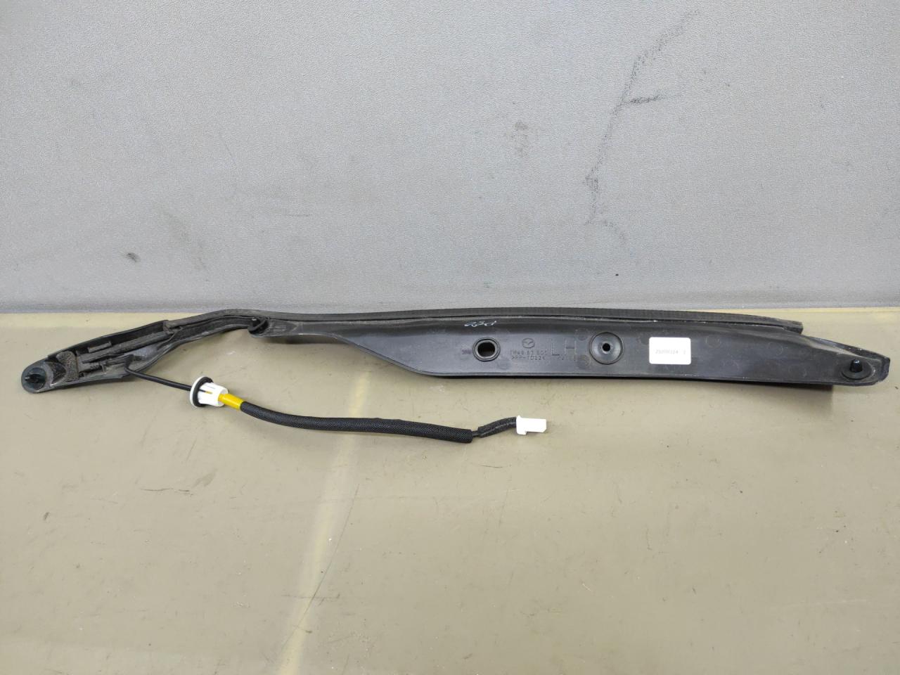 Датчик закрытия крышки багажника Mazda CX-9 2 поколение TC 2020, 2.5 л., PY-VPS, бензин, АКПП, внедорожник 5 дв., полный привод, TK48636G0 - фото №1