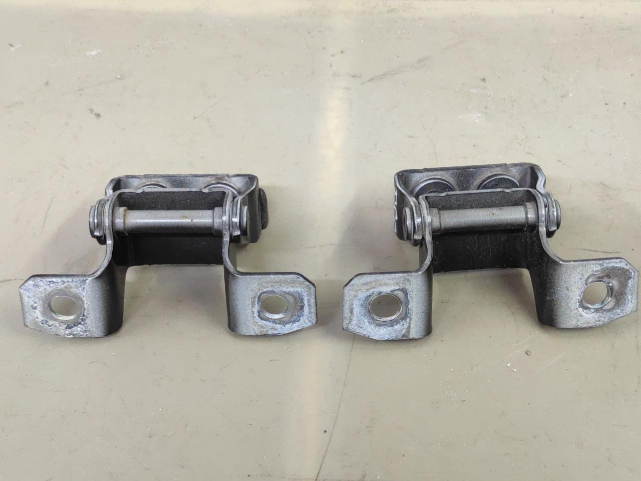 петля крышки багажника Mazda CX-9 2 поколение TC 2020, 2.5 л., PY-VPS, бензин, АКПП, внедорожник 5 дв., полный привод - фото №1