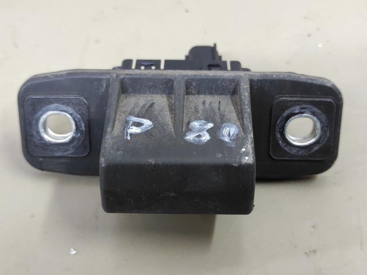кнопка открытия багажника Mazda CX-9 2 поколение TC 2020, 2.5 л., PY-VPS, бензин, АКПП, внедорожник 5 дв., полный привод - фото №1