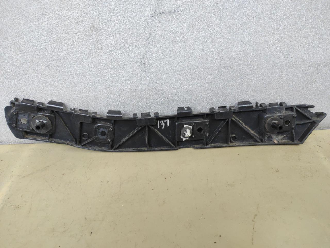 Крепление бампера заднего Ford Escape 3 поколение C520 2014, 1.6 л., бензин, АКПП, красный, передний привод, CJ5417E850AD - фото №1