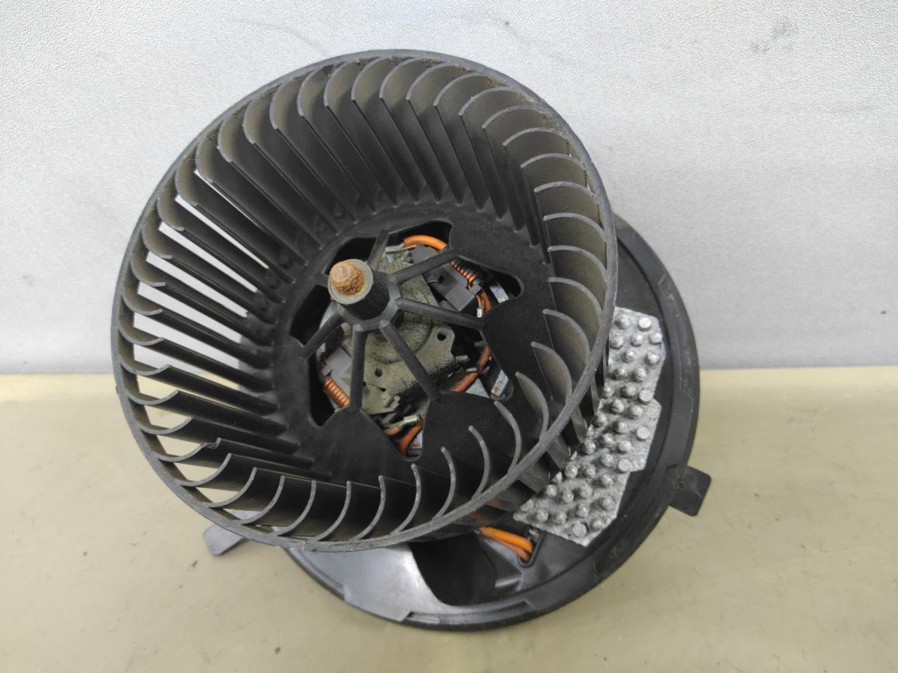 моторчик печки Volkswagen Passat (USA) 2 поколение 2017, 1.8 л., CPRA, бензин, АКПП, седан, передний привод, 3C0907521G - фото №1