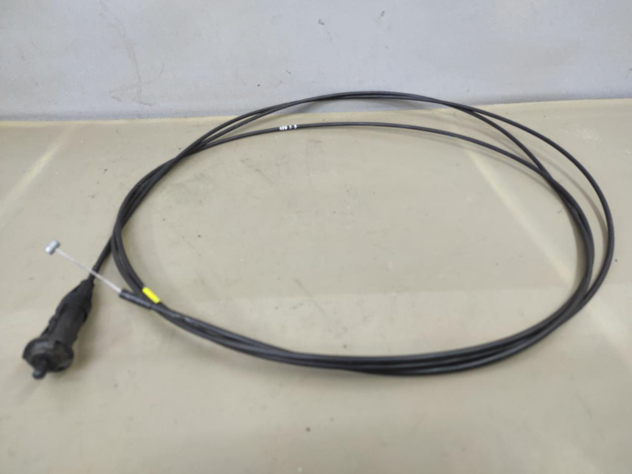 трос открывания лючка топливного бака Toyota Sienna 3 поколение 2014, 3.5 л., 2GR-FE, бензин, АКПП, черный, передний привод - фото №1