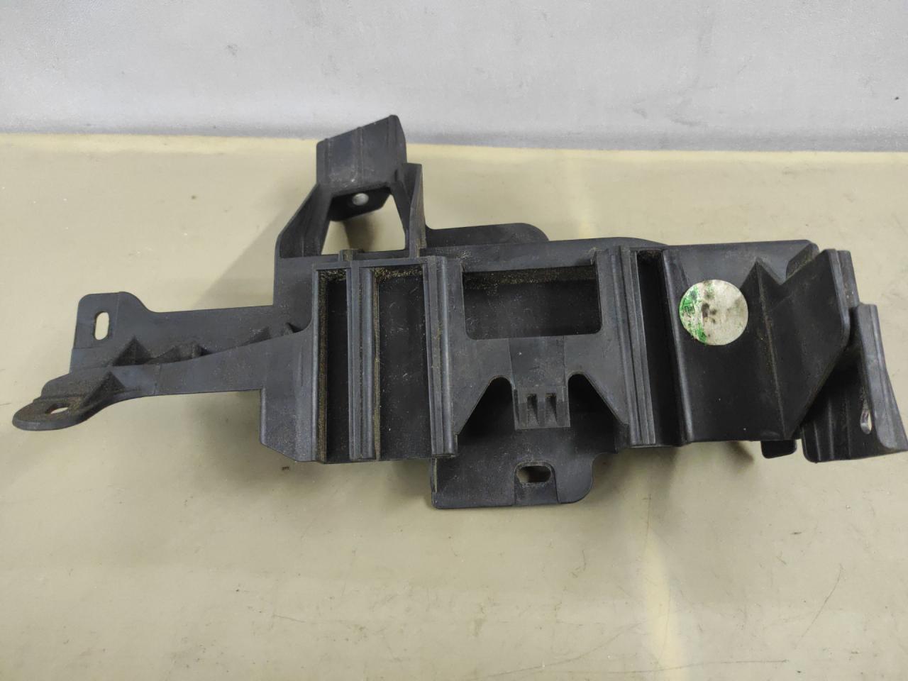 кронштейн блока управления Chevrolet Cruze 2 поколение 2017, 1.4 л., бензин, АКПП, черный, седан, передний привод, 13408288 - фото №1