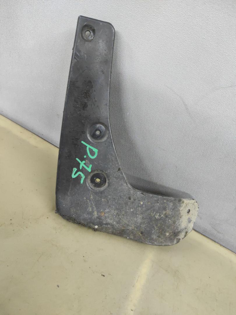 брызговик Chevrolet Cruze 2 поколение 2017, 1.4 л., бензин, АКПП, черный, седан, передний привод, 23386302 - фото №1