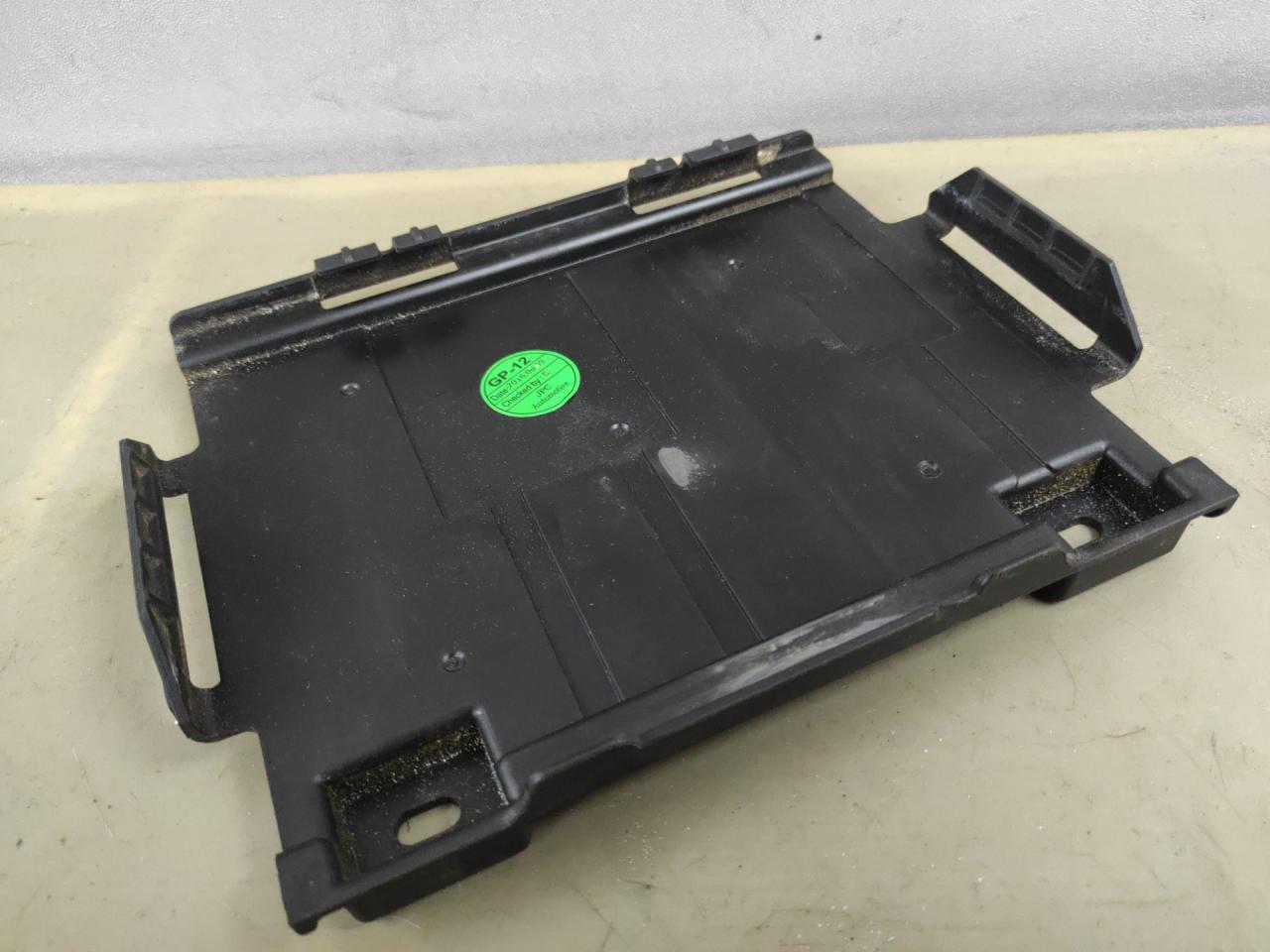 кронштейн блока управления Chevrolet Cruze 2 поколение 2017, 1.4 л., бензин, АКПП, черный, седан, передний привод, 13408287 - фото №1