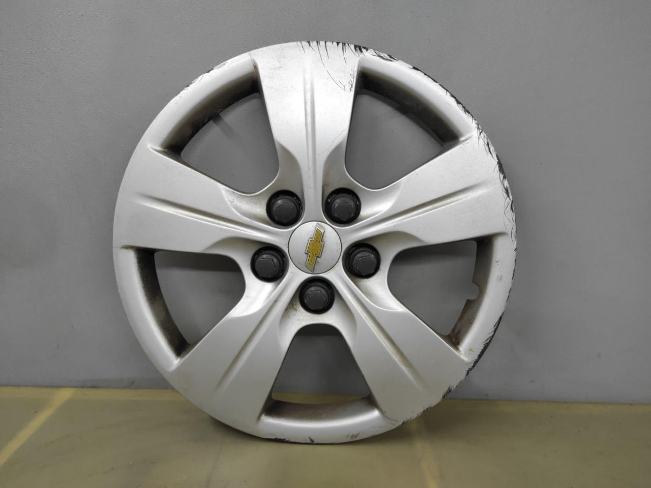 колпак колесный Chevrolet Cruze 2 поколение 2017, 1.4 л., бензин, АКПП, черный, седан, передний привод - фото №1