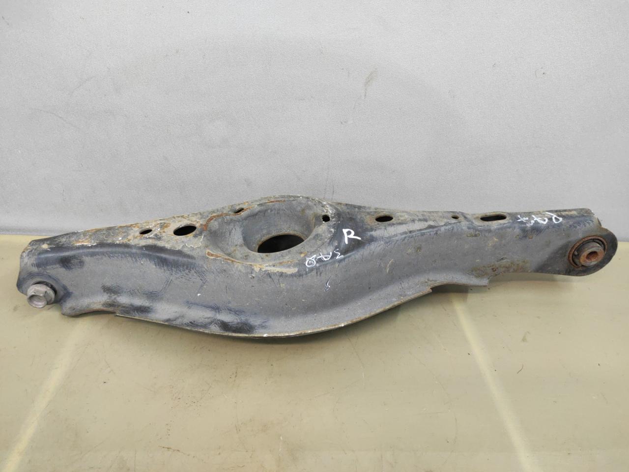 рычаг задний правый Mazda CX-9 2 поколение TC 2017, 2.5 л., PY-VPS, бензин, АКПП, серый, передний привод - фото №1