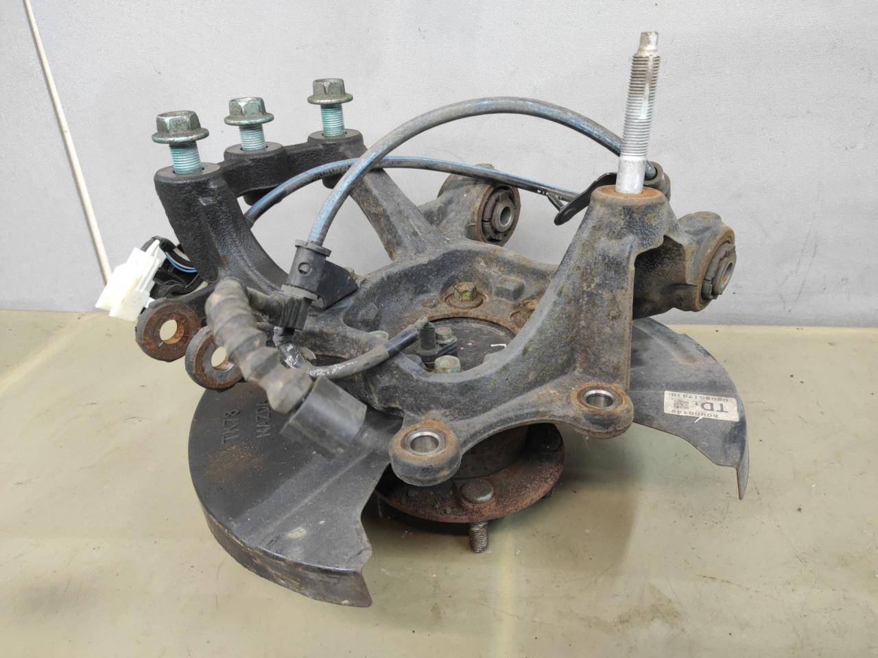 кулак задний левый Mazda CX-9 2 поколение TC 2017, 2.5 л., PY-VPS, бензин, АКПП, серый, передний привод - фото №1