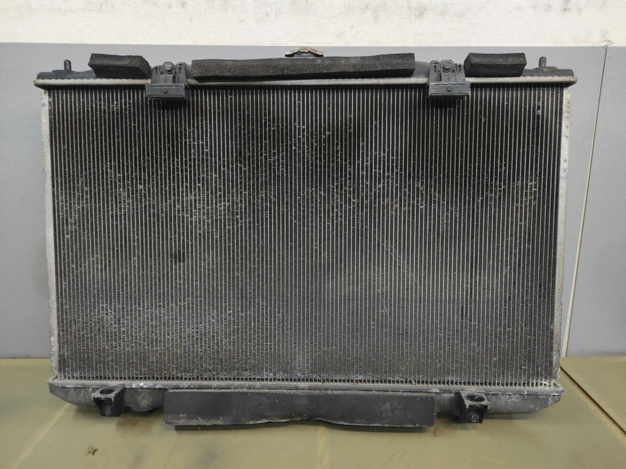 радиатор (основной) Toyota Sienna 3 поколение 2014, 3.5 л., 2GR-FE, бензин, АКПП, черный, передний привод, AA1220700872 - фото №1