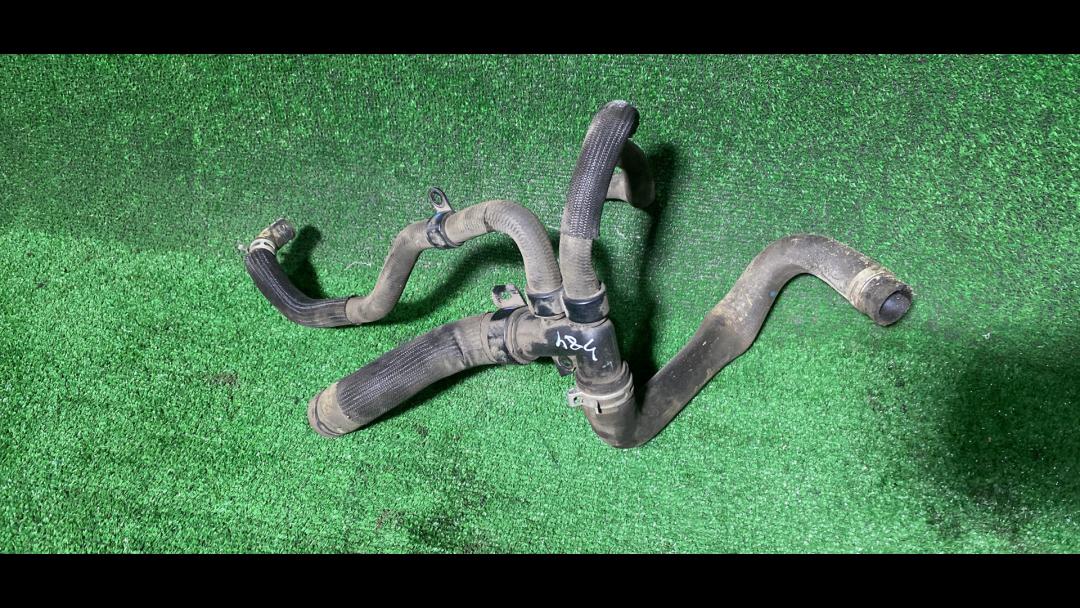 фланец (тройник) системы охлаждения Peugeot 2008 1 поколение 2015, 1.6 л., EP6, бензин, АКПП, универсал, передний привод, правый руль - фото №1