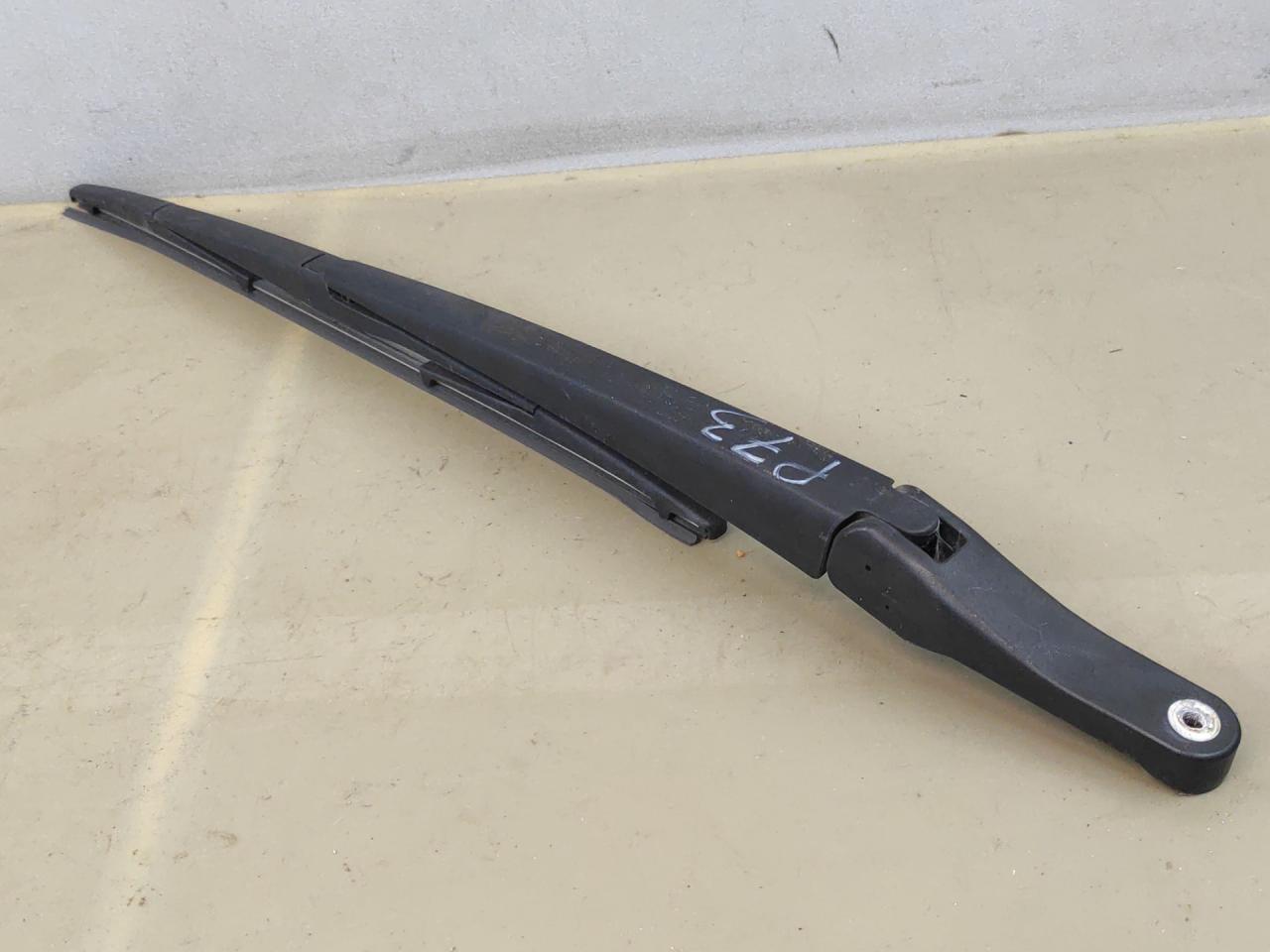 щеткодержатель задний Toyota Sienna 3 поколение 2014, 3.5 л., 2GR-FE, бензин, АКПП, черный, передний привод - фото №1