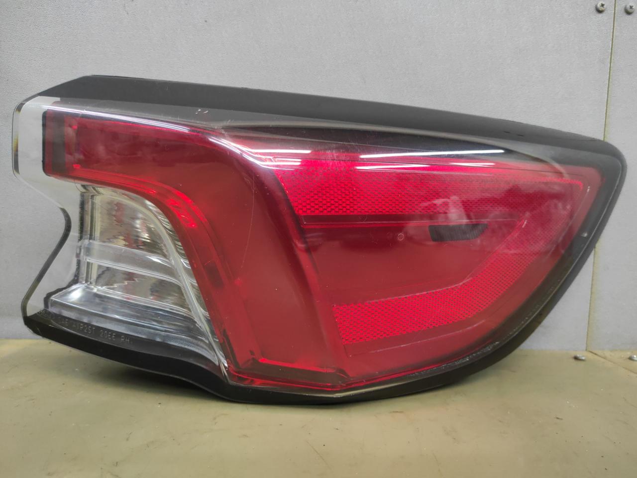 фонарь задний правый Ford Escape 4 поколение CX482 2021, 2.5 л., гибрид, АКПП, внедорожник 5 дв., полный привод, LJ6B13404AH - фото №1