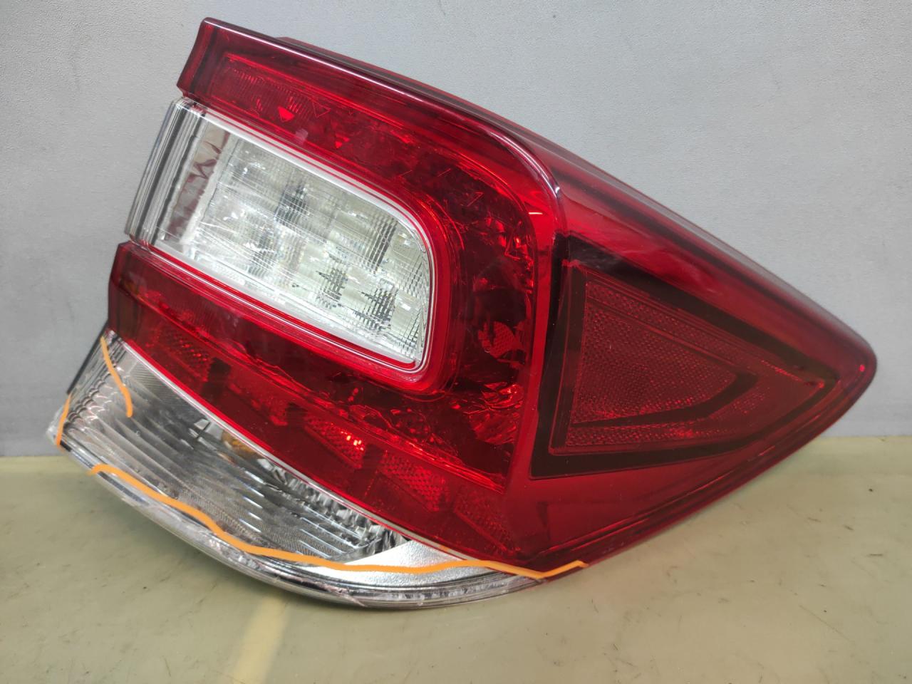 фонарь задний правый Subaru Impreza 5 поколение (GK/GT) 2019, 2.0 л., бензин, вариатор, серый, седан, полный привод, 84201FL00A - фото №1