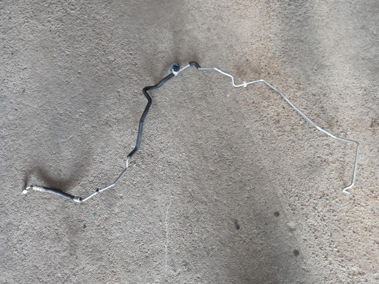 трубка кондиционера Suzuki Kizashi 1 поколение 2012, 2.4 л., J24B, бензин, АКПП, красный, седан, полный привод, 95731-57L00 - фото №1