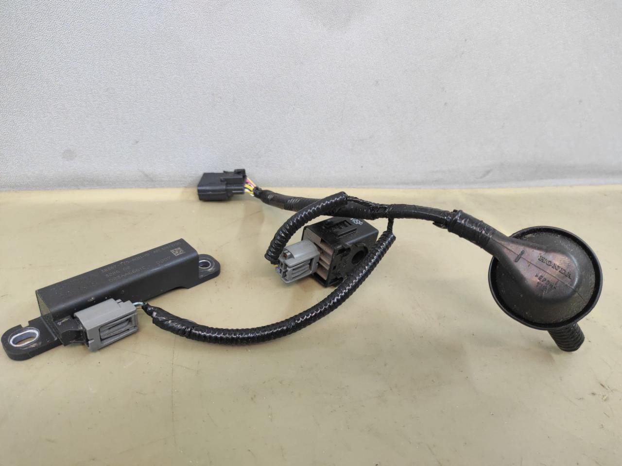 Антенна системы комфортного доступа Acura Integra 4 поколение 2024, 1.5 л., бензин, АКПП, синий, хетчбэк 5 дв., передний привод, 4080809700 - фото №1