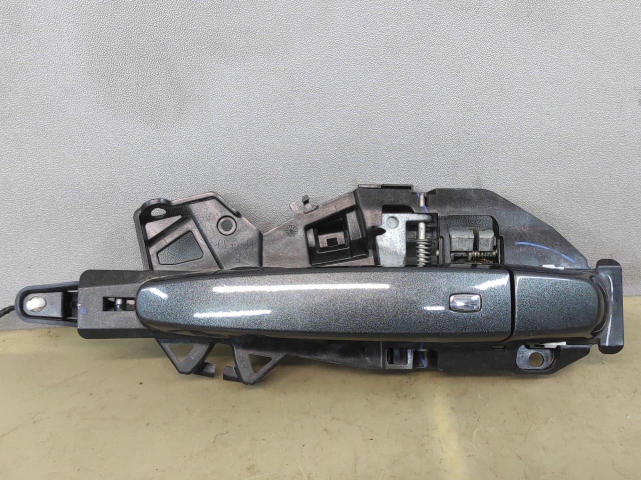 ручка наружная задняя правая Chevrolet Equinox 3 поколение 2018, 1.5 л., бензин, АКПП, серый 139х, минивэн, передний привод - фото №1