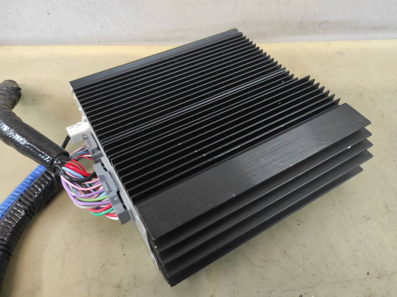 усилитель музыкальный Acura Integra 4 поколение 2024, 1.5 л., бензин, АКПП, синий, хетчбэк 5 дв., передний привод, 8A4003S5A02 - фото №1