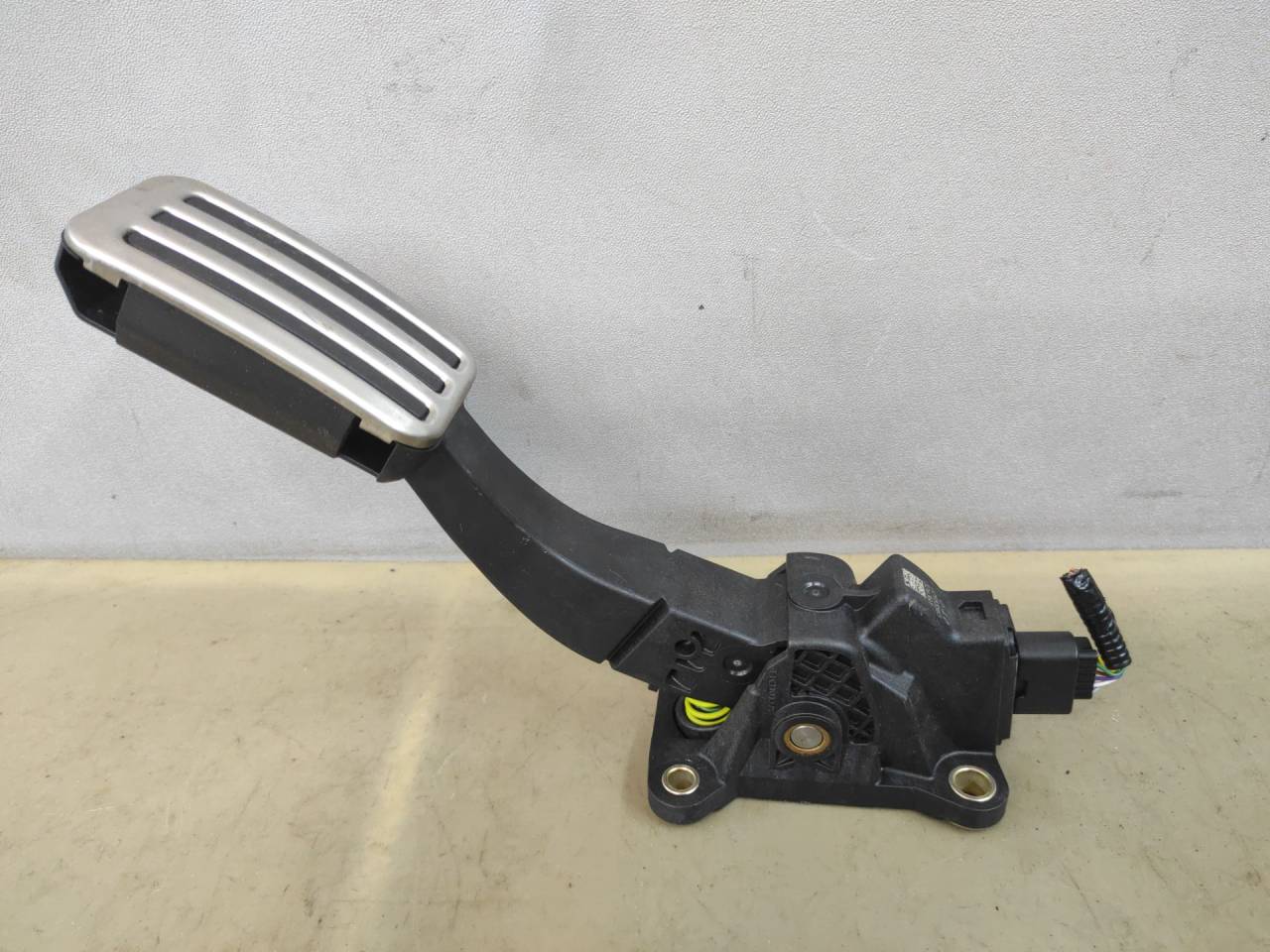 педаль Acura Integra 4 поколение 2024, 1.5 л., бензин, АКПП, синий, хетчбэк 5 дв., передний привод, 174102953565 - фото №1