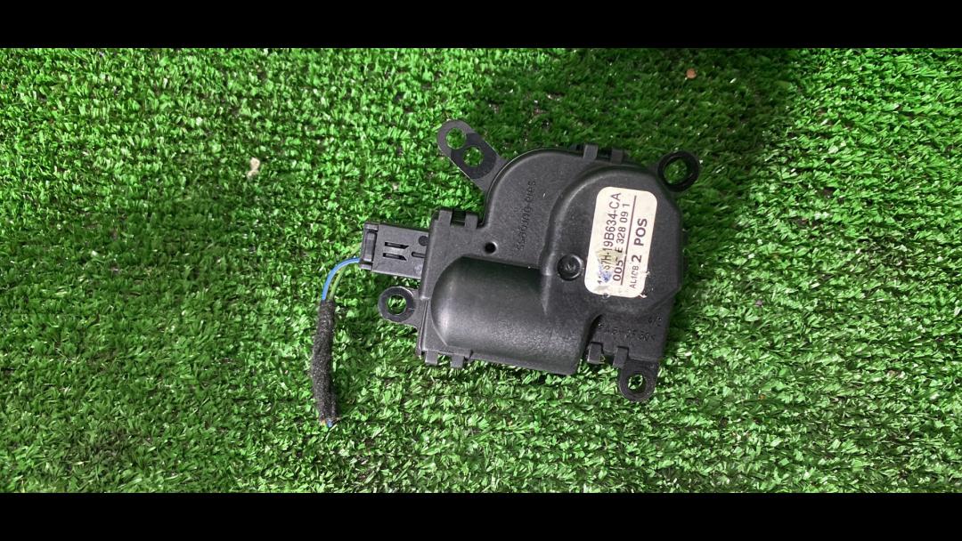 моторчик заслонки печки Ford Mondeo 4 поколение 2009, 2.3 л., SEBA, бензин, АКПП, универсал, передний привод, правый руль - фото №1