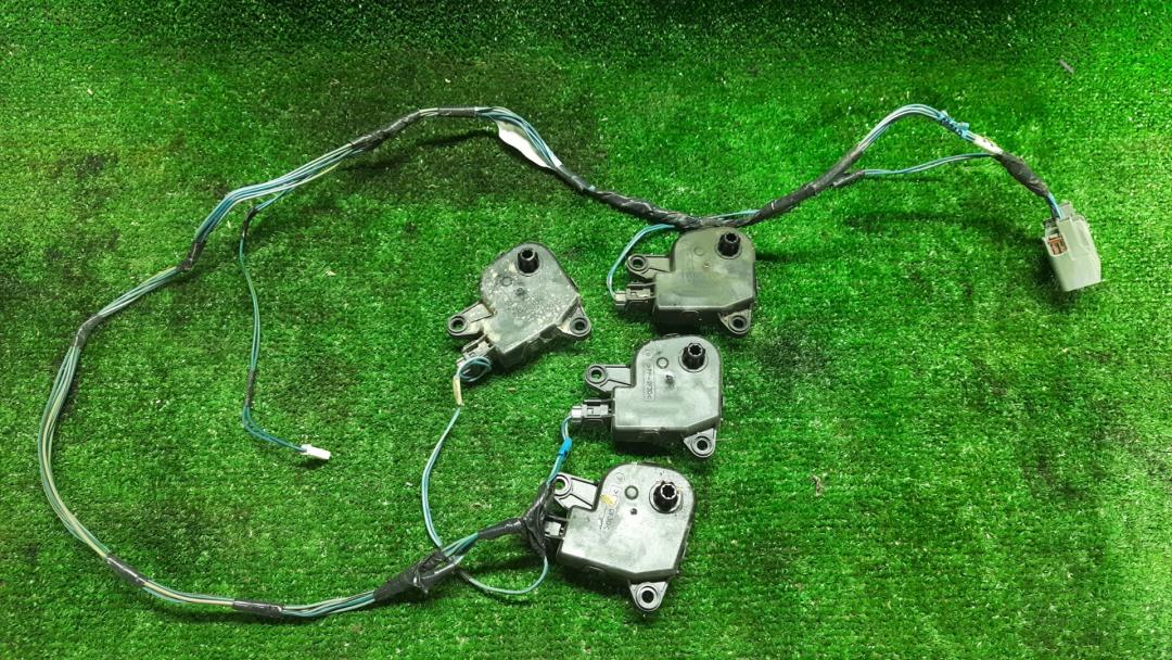 моторчик заслонки печки Chrysler Town and Country 4 поколение 2005, 3.8 л., EGH, бензин, АКПП, передний привод - фото №1