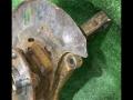 кулак поворотный левый Subaru Forester 3 поколение (SH) 2010, 2.5 л., EJ253, бензин, АКПП, голубой, хетчбэк 5 дв., полный привод - фото №2