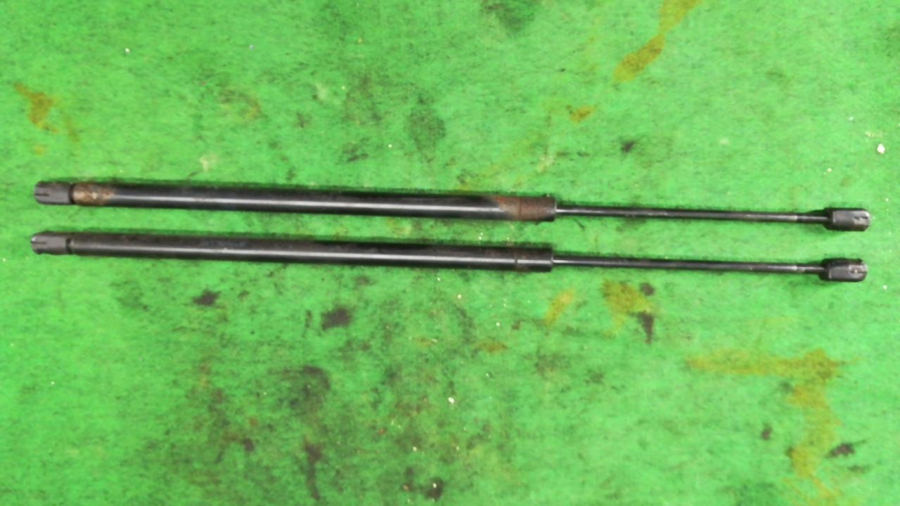 амортизатор крышки багажника (3-5 двери) Honda Element 1 поколение 2006, 2.4 л., i-VTEC, K24A4, бензин, АКПП, оранжевый, хетчбэк 5 дв., полный привод - фото №1