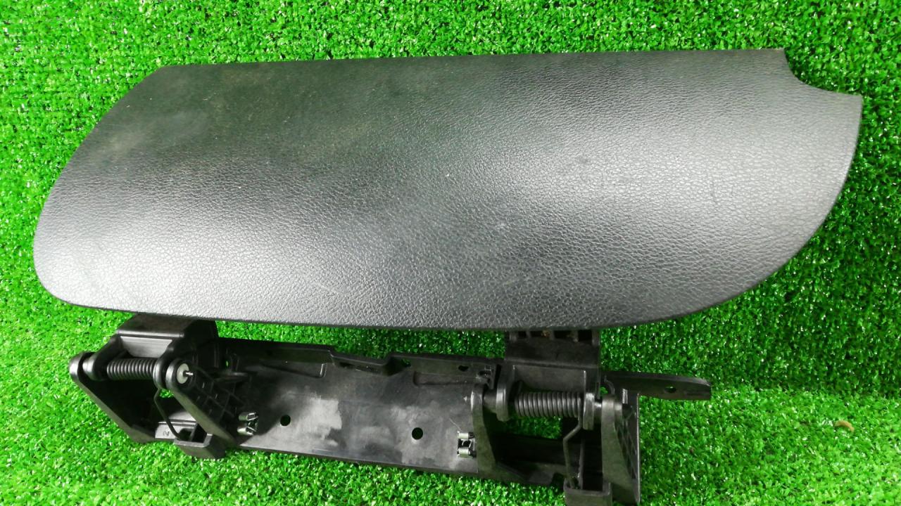 бардачок Dodge Grand caravan 5 поколение 2010, 3.6 л., бензин, АКПП, минивэн, передний привод - фото №1