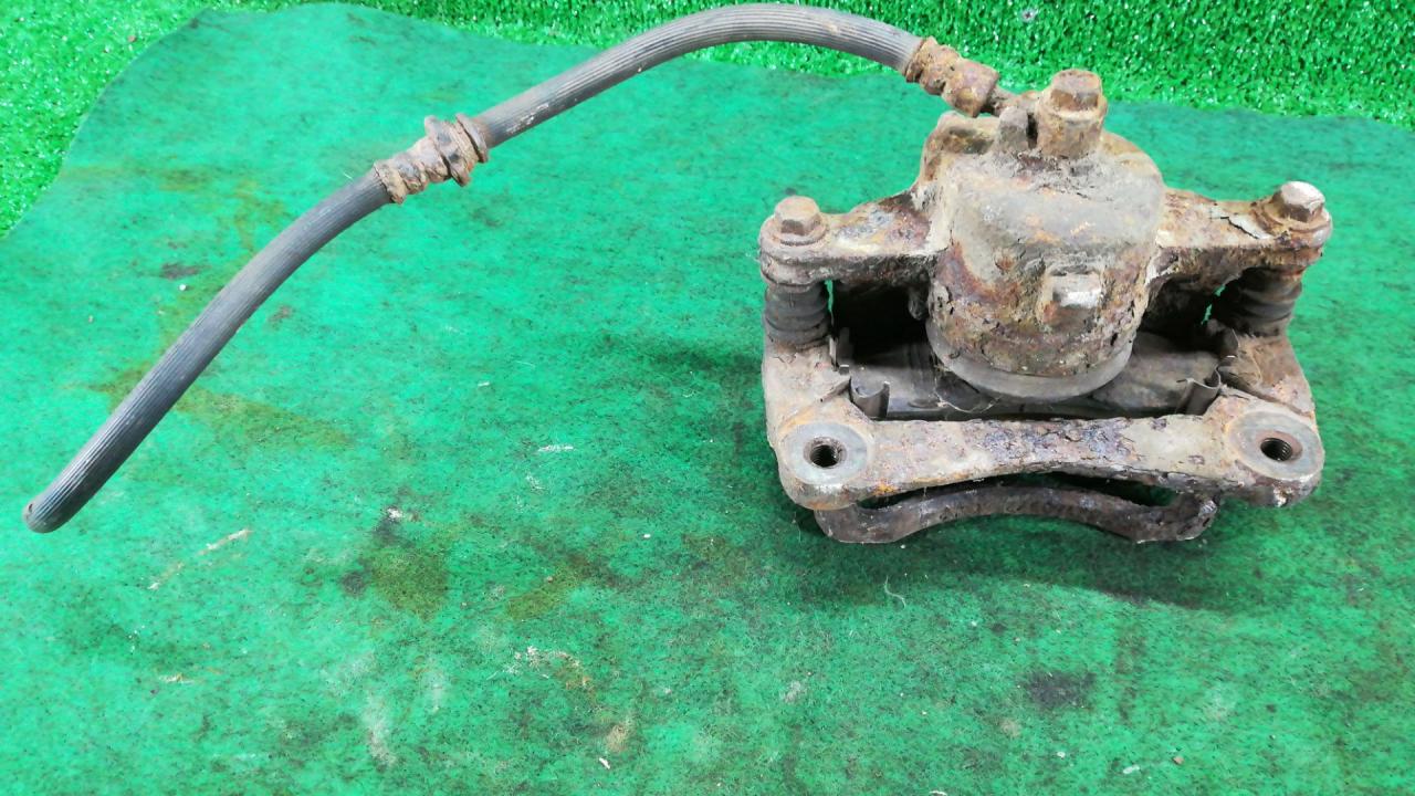 суппорт передний правый Nissan Micra 2 поколение (K11) 1995, 1.0 л., бензин, вариатор, хетчбэк 3 дв., передний привод - фото №1