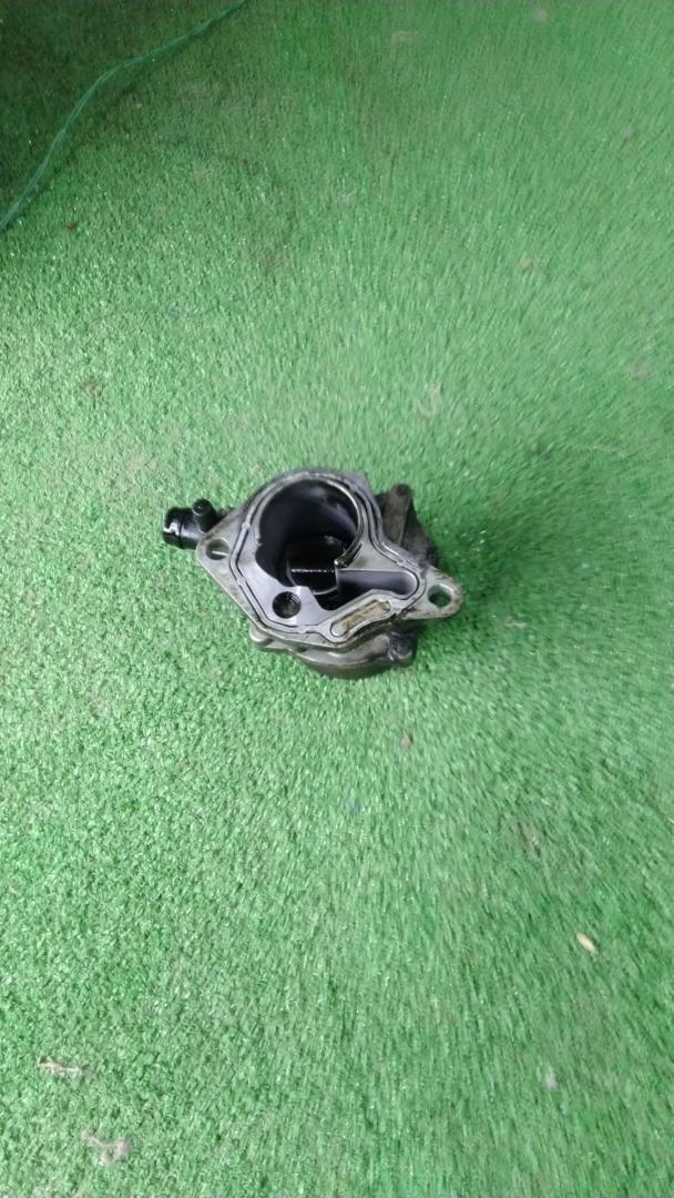 насос вакуумный Renault Clio 2 поколение 1999, 1.9 л., F8Q 632, дизель, МКПП, хетчбэк 3 дв. - фото №1