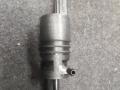 насос (моторчик) омывателя стекла BMW 5 серия F07/F10/F11 F10 2010, 3.0 л., N57 D30 A, дизель, АКПП, седан, задний привод, правый руль, 6934160 - фото №2