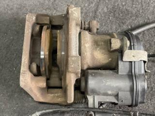 суппорт задний правый BMW X3 F25 2012, 3.0 л., i, N55 B30 A, бензин, АКПП, черный, внедорожник 5 дв., полный привод