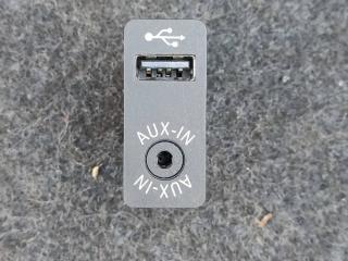 разъем AUX / USB BMW 2 серия F22/F23 F22 2015, 1.5 л., B38 B15 A, бензин, МКПП, купе, 9229244