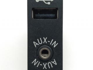 разъем AUX / USB BMW 5 серия F07/F10/F11 [рестайлинг] 2013, 3.0 л., N55 B30 A, бензин, МКПП, седан, 84109237653